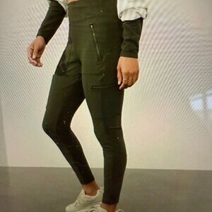 ATHLETA - Headlands Hybrid High Rise Cargo Legging